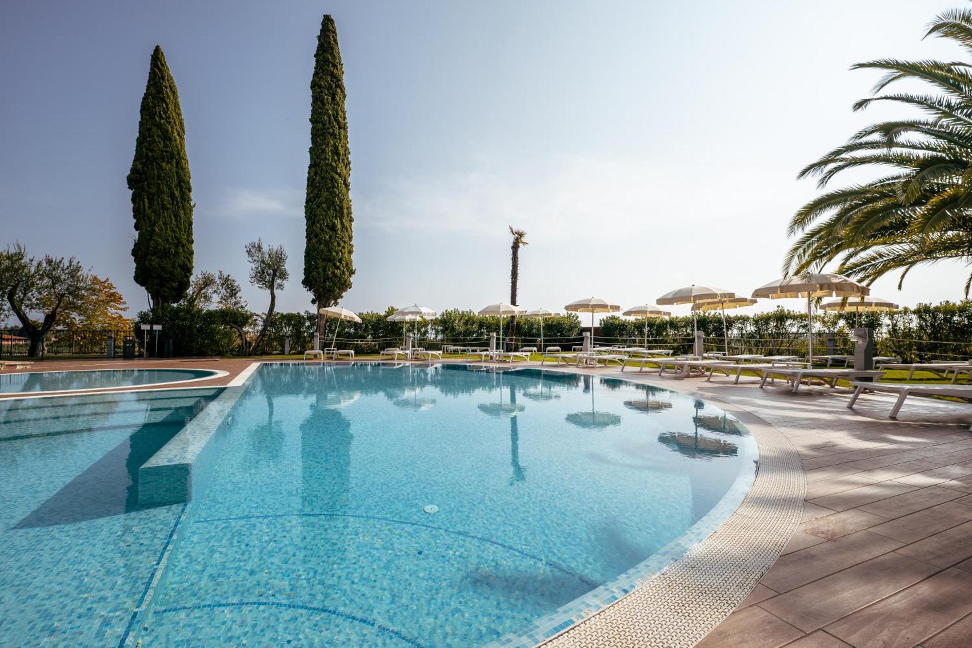 Villa Luisa Resort & Luxury Apartments San Felice del Benaco Eksteriør billede