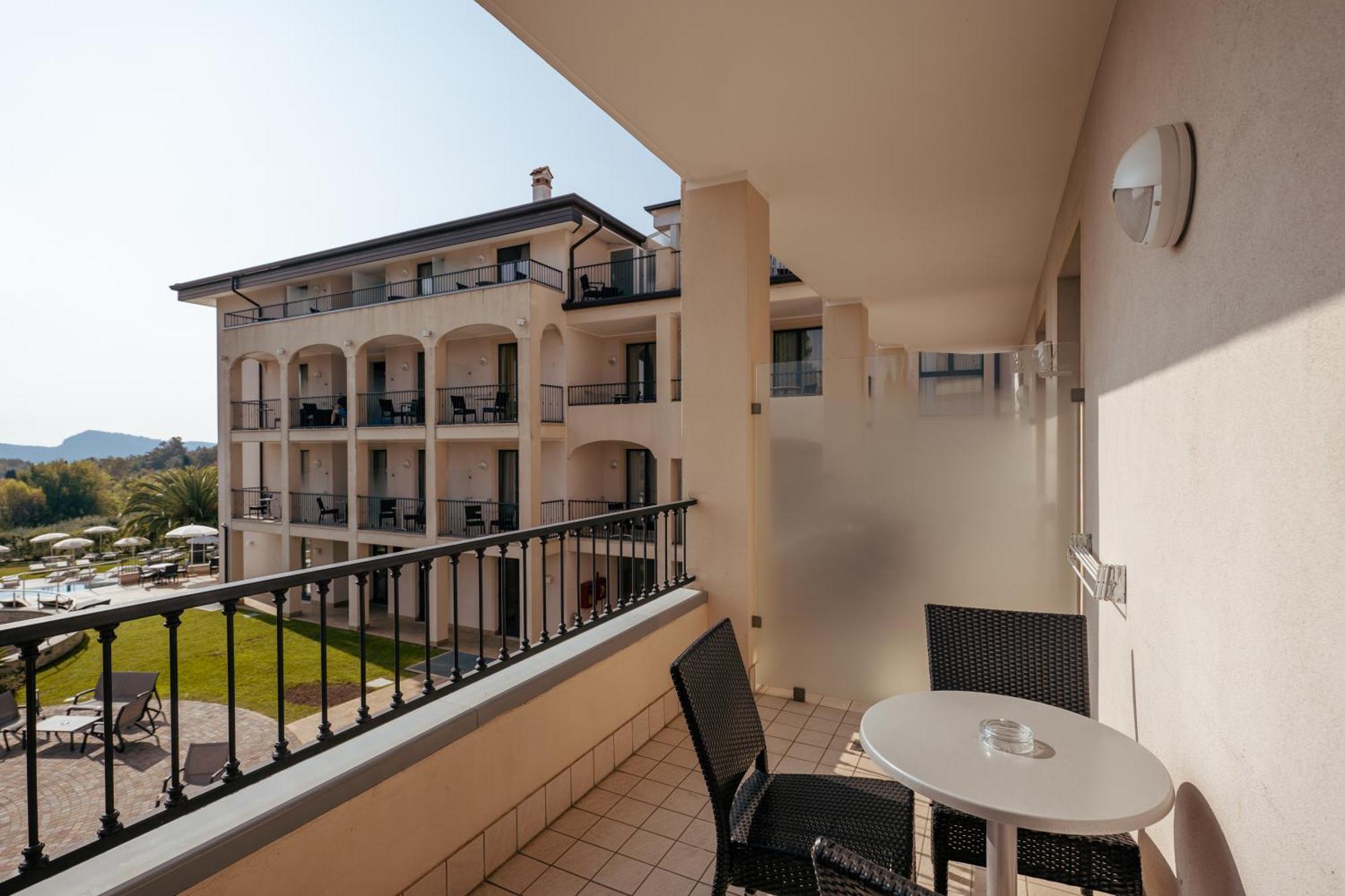 Villa Luisa Resort & Luxury Apartments San Felice del Benaco Eksteriør billede